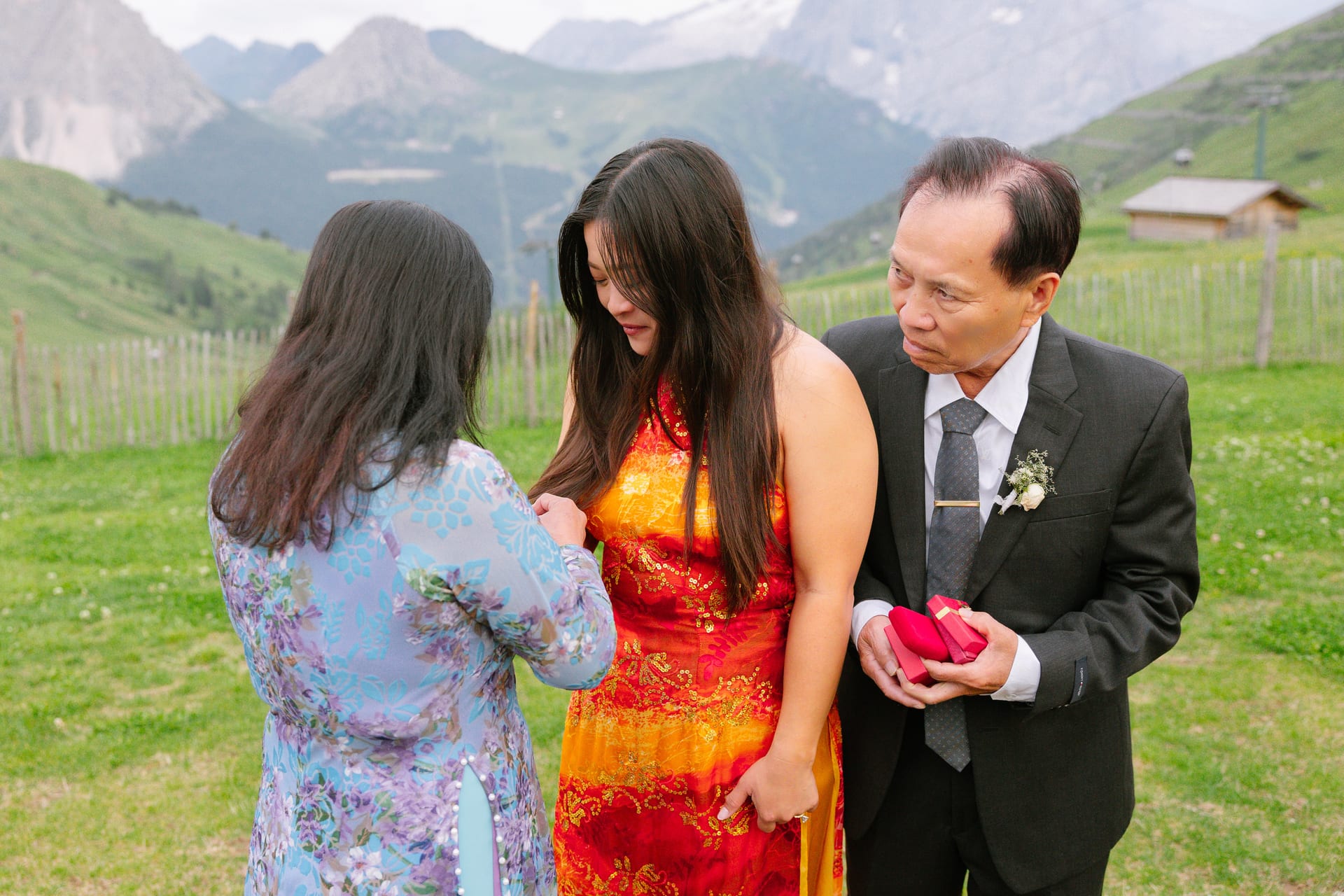 MyHuyen & Eric — Chinese gift exchange 1